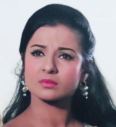 Tanuja Tanuja Actress, Bollywood Films, Indian Movie, Retro Bollywood, Hijabi Girl, Hindi Film, Indian Movies, Vintage Indian, Bollywood Girls