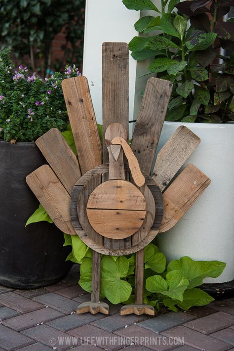 Pallet Turkey, Thanksgiving Wood Crafts, Wooden Turkey, Thanksgiving Decorations Outdoor, Fall Wood Crafts, Halloween Wood Crafts, Fall Thanksgiving Decor, Fall Deco, Christmas Wood Crafts