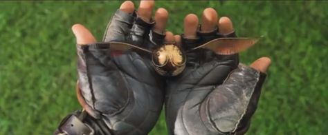 Quidditch in real-life with actual Golden Snitch: Jun Rekimoto and ... Quidditch Aesthetic, Hogwarts Quidditch, Film Harry Potter, Imprimibles Harry Potter, Gryffindor Aesthetic, Harry Potter Wall, Harry Potter Quidditch, Images Harry Potter, Golden Snitch