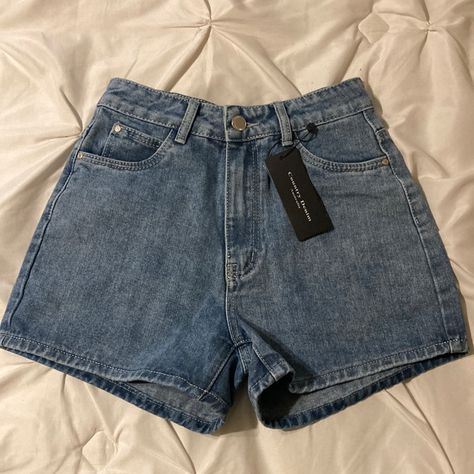 Super Cute Denim Shorts From Billy J Boutique! High Rise And Never Been Worn. Bought And Didn’t Like The Fit On Me & Too Late To Return. Size 7 ~ I’m Usually A 0-2 In Shorts And Jeans American Summer Outfits, Y2k Summer Outfits Shorts, Long Denim Shorts Outfit, Black Jean Shorts Outfit, Denim Shorts Outfit Ideas, Thrifting Outfits, Thrifted Fits, Baggy Denim Shorts, Shorts Outfit Ideas