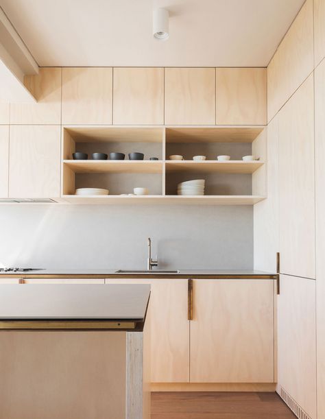 The Clovelly Apartment by James Garvan. Limed Marine Plywood joinery. Engineered ‘Hekke’ oak floorboards by Tongue and Groove. Artedomus ‘Argenton’ 6mm porcelain benchtops. Ceramics by Mud. Stools by Thonet. Photo – Katherine Lu. 6mm Porcelain Benchtops Minimalist Flat, Beachside Apartment, Plywood Kitchen, Plywood Interior, Kabinet Dapur, Desain Furnitur Modern, Small Studio Apartment, Minimalist Apartment, Interior Desing