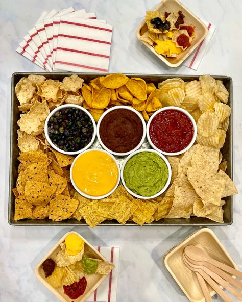 Essen, Olympic Desserts, Olympic Party Food, Olympic Snacks, Summer Olympics Party, Dip Board, Olympic Food, Chips And Dips, Easy Homemade Salsa