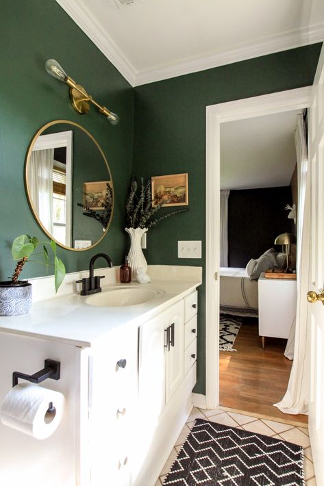 Modern Green Bathroom with gold and white and black Dark Green Bathrooms, Green Bathroom Decor, Simple Summer, Bathroom Color, Upstairs Bathrooms, Green Bathroom, Black Bathroom, Painting Bathroom, House Bathroom