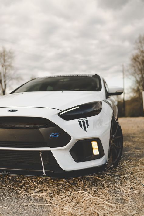 Ford Focus RS - HD Image #5 on WallpapersQQ.net Buga, Vw Pointer, Ford St, Ford Rs, Eco Friendly Cars, Ford Focus Rs, Focus Rs, Ford Focus St, Car Wrap Design