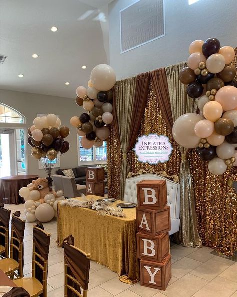 Brown And White Theme Party, Gender Neutral Reveal Ideas, Shades Of Brown Balloon Garland, Babyshowerparty Theme Ideas, Balloon Bear Decoration, Brown Decorations Party Ideas, Brown Theme Gender Reveal, Shades Of Brown Gender Reveal, Gender Reveal Ideas Beige