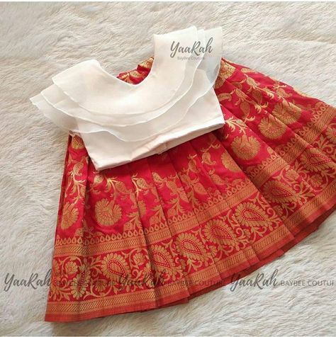 Baby Traditional Dress Girl, Kids Blouse Designs Baby Girls, Pattu Langa For Baby Girl, Baby Indian Outfit Girl, Kids Lehnga Dress, Baby Girl Traditional Dress Indian, Baby Traditional Dress Indian, Baby Lehnga Design, Baby Girl Blouse Designs