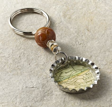 Bottle Top Crafts, Mens Keychains, Bottle Cap Art, Unique Keychains, Bottle Cap Crafts, Diy For Men, Metal Art Diy, Diy Bottle, Diy Keychain