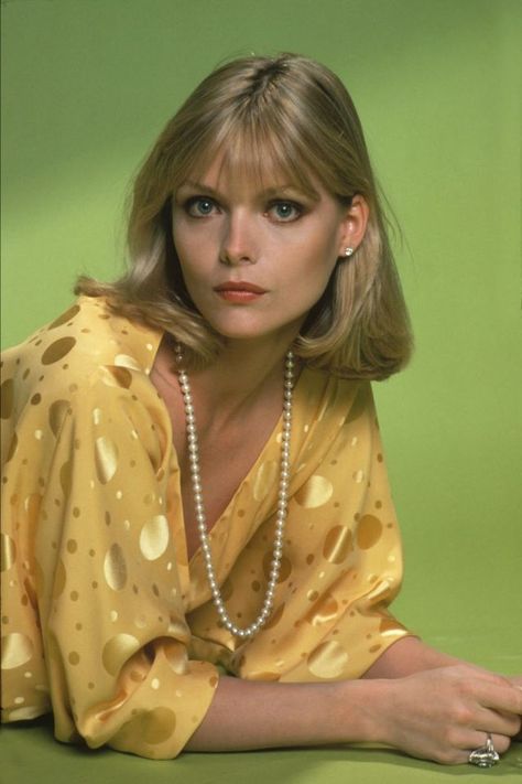 Blonde Hair, Yellow, Pearl Necklace, Hair, Michelle Pfeiffer, A Woman, Blonde, Green