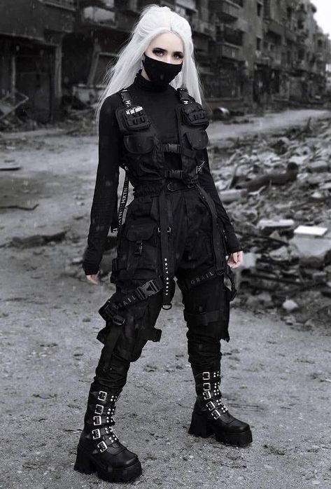 Black knee boots, #tacticalpants, sweatshirt, vest and mask | #techwear #darkstyle #allblackoutfit #cyberpunk Techwear Girl Outfit, Techwear Girl, Cyberpunk Outfits, Mode Cyberpunk, Techwear Outfit, Mode Emo, Techwear Outfits, Techwear Fashion, Moda Cyberpunk