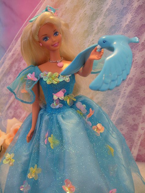 SongBird Barbie: The friggen bird. . . It would not shut up. It didn't help that when it would go off that it was always at the bottom of the toybox. . Even after a full 10+ years the battery was still working perfectly when I gave it away to a little girl who would use it. 90s Childhood, 90s Barbie Dolls, 90s Barbie, Barbie 90s, Childhood Memories 90s, 90s Toys, Im A Barbie Girl, Barbie Vintage, Barbie Toys