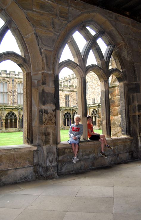 Harry Potter Hallway, Hogwarts Hallway, Harry Potter Buildings, Hogwarts Building, Scotland Harry Potter, Harry Potter Stuff, Harry Potter Locations, Harry Potter Travel, Durham Cathedral