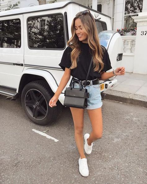 15 Weekend Casual Outfits For Women - Society19 Brunch Outfit Streetwear, L.a Outfits, Kate Hutchins, Look Con Short, Outfit Chic, Ținută Casual, Toyota Yaris, Trendy Summer Outfits, Outfits Verano