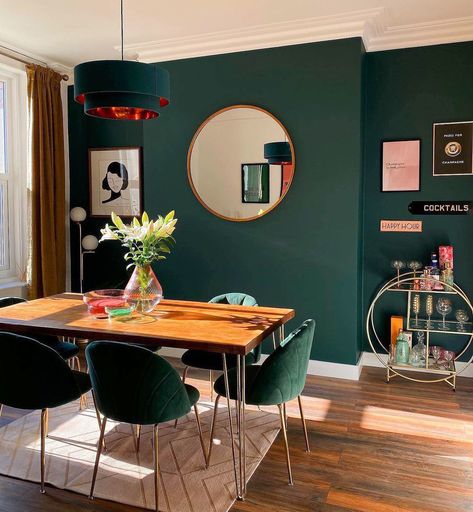 Red Living Room Color Scheme, Dinning Room Colors, Green Dining Room Walls, Decorating Ideas Dining Room, Emerald Green Living Room, Masculine Colors, Dining Room Teal, Light Fixtures Dining Room, Dark Green Living Room