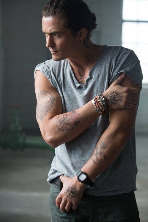 Orlando Bloom in his new movie Unlocked Orlando Bloom, Orlando Bloom Legolas, Bloom Tattoo, Tattoos Arm, Johny Depp, Legolas, Celebrity Dads, Hot Actors, British Actors