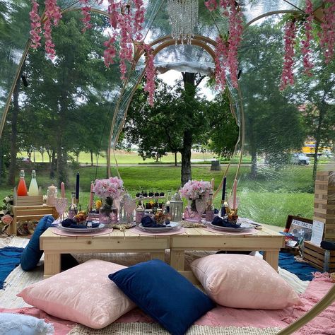 Bubble tent picnic Nature, Bubble Tent Picnic Ideas, Bubble Tent Picnic, Bubble Picnic, Tent Picnic, Picnic Vibes, Tent Ideas, Tent Party, Event Business