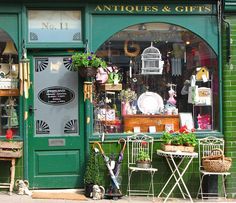 Shop Fronts, Antique Gift, Shop Front, Cafe Shop, Store Displays, Market Shopping, Store Front, Shop Window, Lovely Shop