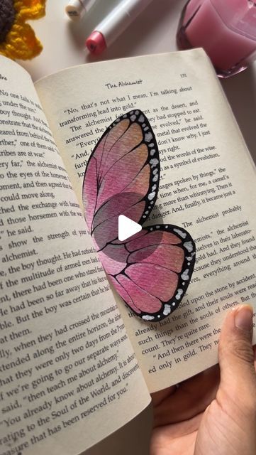 Amigurumi Patterns, Cute Diy Bookmarks Aesthetic, Painted Bookmarks Ideas, Watercolor Bookmarks Diy, Bookmark Ideas Creative, Painting Of Butterfly, Watercolor Bookmarks Ideas, Bookmark Inspiration, Diy Bookmark Ideas