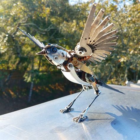 Vintage Typewriters Are Reassembled into Amazing Metallic Bird Sculptures by Jeremy Mayer | Colossal Upcycling, Junk Metal Art, Steampunk Bird, Mechanical Animals, Bird Sculptures, Colossal Art, Modern Crafts, Metal Birds, Small Sculptures