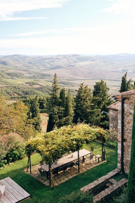 Provence Backyard, Italian Patio Ideas Tuscany Italy, Country Garden Ideas Rustic, European Backyard, European Patio, Monteverdi Tuscany, Garden Tuscany, Tuscany Garden, Residential Landscape Design