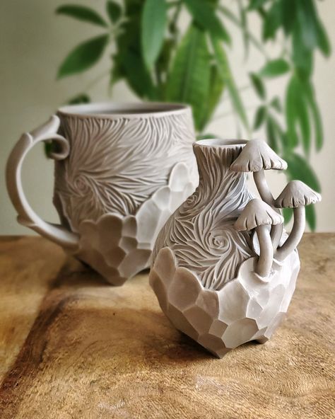 Fairy Mug Ceramics, Nature Pottery Ideas, Pottery Mushrooms Ceramics, Advanced Ceramics Projects, Ceramics Projects High School, Clay Plant Holder, Mushroom Ceramics Ideas, Functional Ceramics Ideas, Crazy Pottery