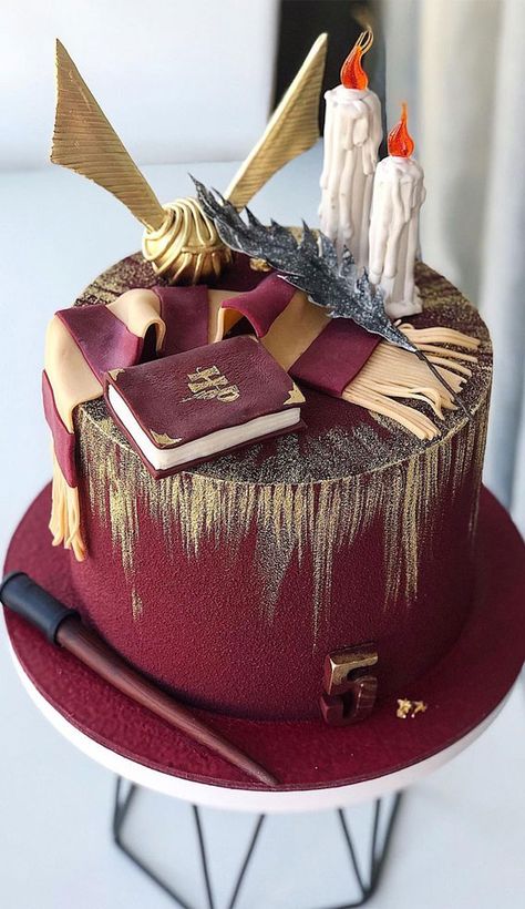 48. Dark Red & Gold Harry Potter Cake Whether you’re looking for birthday cake, graduation cake, bridal shower, baby shower or any celebration cake.  We’ve... Essen, Pastel Harry Potter, Tort Harry Potter, Harry Potter Birthday Cake, Boys Cake, Pastry Design, Gold Birthday Cake, Tasty Chocolate Cake, Harry Potter Cake