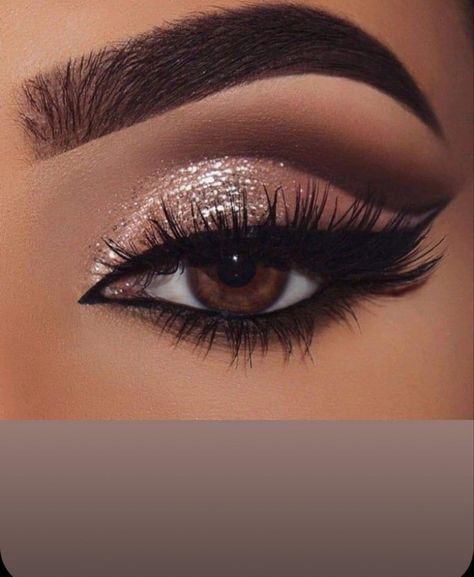 Bridesmaids Eye Makeup, Bridesmaids Makeup Ideas Hazel Eyes, Bold Eyeshadow Looks For Brown Eyes, Maid Of Honor Makeup Ideas Brown Eyes, Eyeshadow Looks Glitter, Quinceañera Makeup, Bride Makeup Brown Eyes, Indian Eye Makeup, Glam Bride Makeup