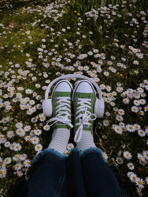 Converse Aesthetic, Music Aesthetic, Music Photo, Music Love, Green Aesthetic, Hd Images, Chuck Taylor Sneakers, Aesthetic Photo, Enjoy Life