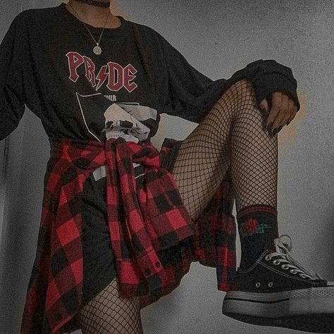 red flannels, ripped jeans, and oversized band tees - playlist by KALE | Spotify Tumblr Girly Aesthetic 2013 Grunge, Emo Rock Aesthetic, Pink Grunge Outfit, Grunge Punk Fashion, Cute Punk Outfits, 80s Fashion Punk, E Girl Style, Vestiti Edgy, Mode Emo
