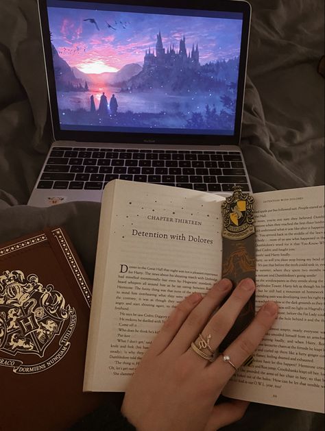 Reading Inspiration, Harry Potter Girl, Harry Potter Book, Harry Potter Items, Reading Motivation, Hogwarts Letter, Images Harry Potter, Hogwarts Aesthetic, Digital Reading