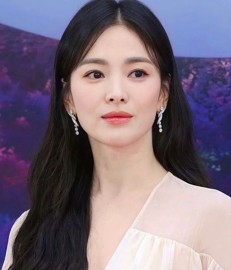 Song Hye Kyo Makeup Look, Song Kyo Hye, Celebrity Kdrama 2023, Asian Makeup Looks, K Dramas, Hye Kyo, Crazy Fans, 한국 여배우, Asian Eye Makeup