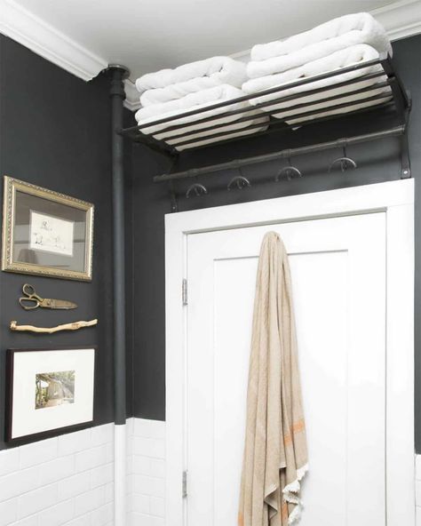 Small Bathroom Towel Storage, Small Bathroom Storage Ideas, Bathroom Closet Organization, Bath Towel Storage, Bathroom Towel Storage, Bathroom Storage Ideas, Tidy Room, Black White Bathrooms, Bathroom Storage Solutions