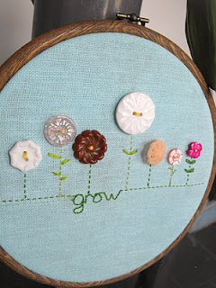 Vintage Button Flower Embroidery Hoop. Button Crafts, Flower Embroidery Hoop, Hoop Crafts, Embroidery Hoop Crafts, Pola Sulam, Embroidery Transfers, Embroidery Patterns Vintage, Button Art, Button Flowers