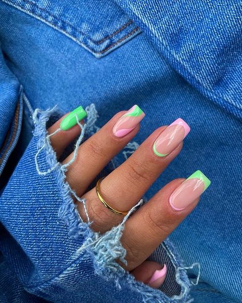 Holiday Biab Nail Designs, Summer Acrylic Nails Green, Green Biab Nails, Liverpool Nails, Pink And Green Nail Designs, Jennifer Nails, Holiday Acrylic Nails, Summer Gel Nails, Green Nail Designs