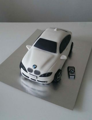 BMW car - cake by TorteTortice - CakesDecor Bmw Torte, Car Shaped Cake, Bmw Cake, Car Cakes For Men, Cars Cake Design, Jake Cake, Cars Theme Cake, Cars Birthday Cake, Teen Cakes