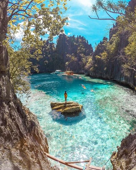There's Hidden Lagoon in the Philippines — and It's Like Something Out of a Dream Holiday Places, Romantic Travel, Palawan, Peisaj Urban, Coron Palawan, Palawan Philippines, Philippines Travel, Destination Voyage, Dream Travel Destinations