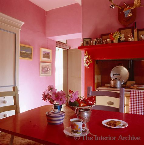 This kitchen is painted in a fresh pink with a bright red kitchen table and mantelpiece Essen, Champagne Pink Bedroom, Small Red Kitchen, Pink Red Interior, Pink Red Room Aesthetic, Red Pink Kitchen, Red And Pink Interior, Red And Pink Interior Design, Pink And Red Kitchen Decor