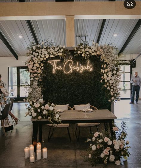 Civil Wedding Reception Decor, Bride And Groom Table Outdoor Wedding, Wedding Photo Walls Reception, Black Backdrop Wedding Receptions, Modern Sweetheart Table Backdrop, Last Name Wedding Backdrop, Green Backdrop For Wedding, Bride And Groom Table Background, Green Grass Background Wedding