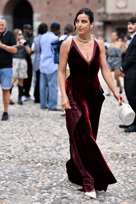 Burgundy Velvet Dress, Great Outfits, Milan Street Style, Stockholm Street Style, Long Denim Skirt, Style Looks, Paris Street Style, Best Street Style, Spring Summer 2024