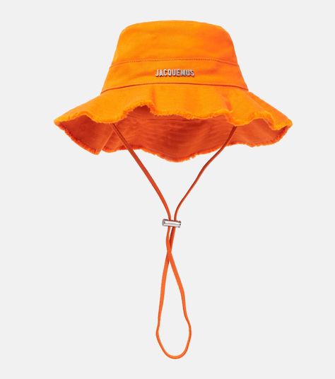 Jaquemus Hat, Bob Jacquemus, Jacquemus Bucket Hat, Jacquemus Hat, Bob Chapeau, Mode Zara, Accessoires Iphone, Chasing The Sun, Mens Casual Dress Outfits