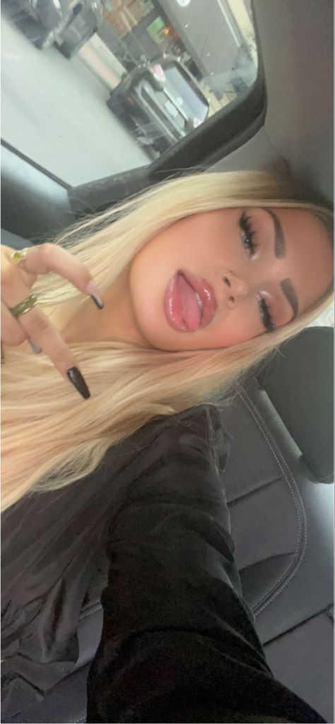 #nails #blonde #makeup #blonde #blondebaddie #whitegirl #nosering #nosehoop #jewelry #gold Make Up Ideas Baddie, Blonde Insta Baddie, Makeup Ideas Blonde Hair Blue Eyes, Pretty Selfies Blonde Hair, Baddie With Blonde Hair, Instagram Model Makeup, Grunge Makeup For Blondes, Blue Eye Latina, Curvy Blonde Baddie