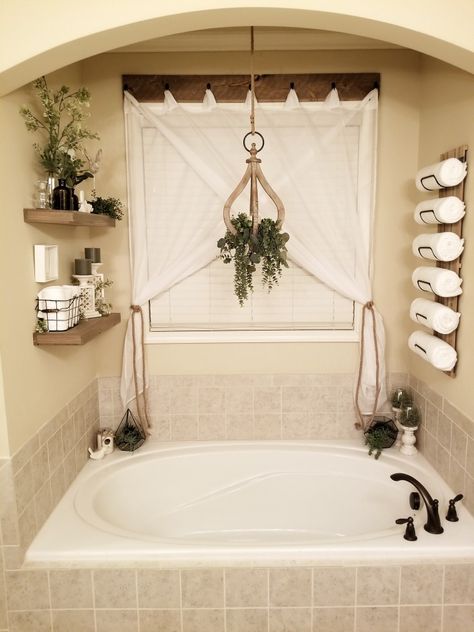 How To Incorporate Plants In Your Home, Master Bathtub Decor, Decorating Around Bathtub, Garden Tub Decor, Tub Decor, Bathtub Decor, Casa Country, Restroom Decor, Master Bath Remodel