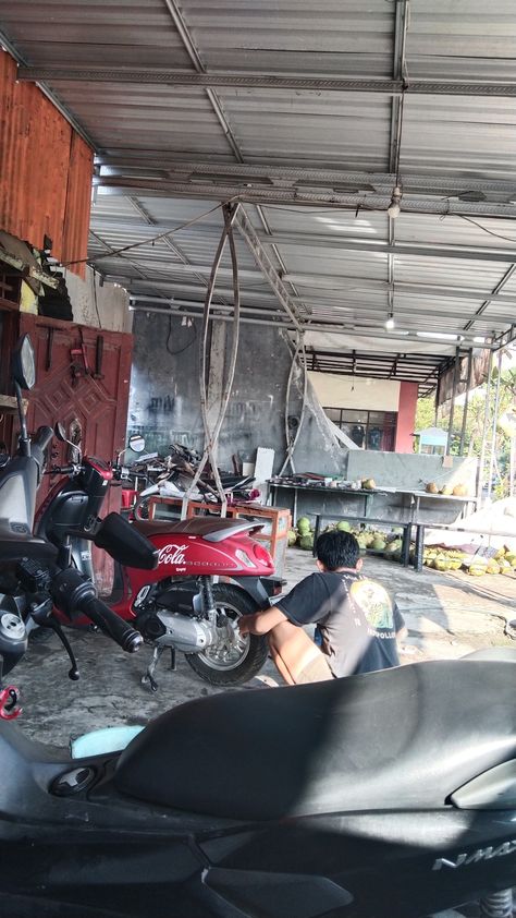 Pap Ban Bocor Motor, Motor Scoopy Merah, Pap Motor Di Bengkel, Pap Di Bengkel Motor, Pap Bengkel Motor, Foto Bengkel Motor, Pap Di Bengkel, Pap Motor Scoopy, Pap Bengkel