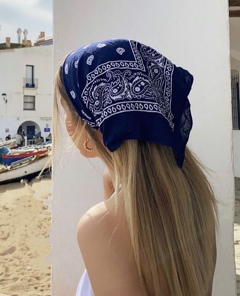 How To Wear Bandana, Bandanna Hairstyles, Bandana Hairstyles For Long Hair, Scarf Aesthetic, Bandana Outfit, Amazon Hair, Head Bandana, Mode Emo, Bandana Girl