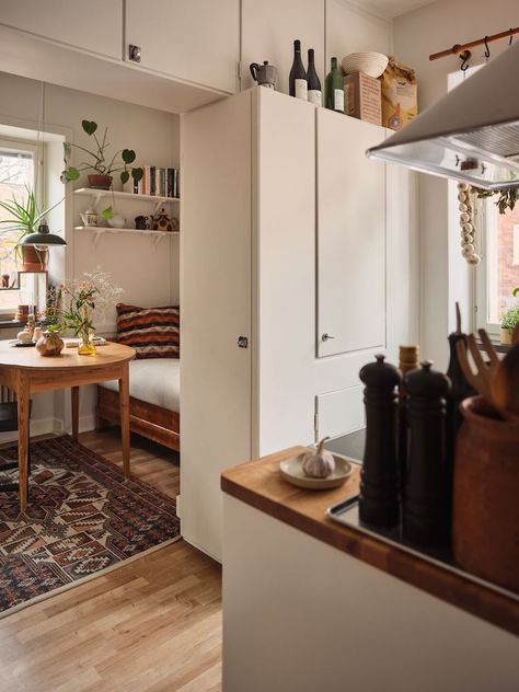 Loft Apartment Studio, Cleaning Cupboard, Adventure Vehicle, Cottage Loft, Swedish Apartment, Earthy Home, Airbnb Design, Small Dining Area, Quiet Corner