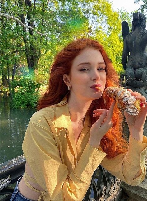 liz buxbaum|better than the movies|lynn painter Roux Auburn, Ginger Hair Girl, Instagram Reality, Light Red Hair, Ginger Models, Pretty Redhead, Redhead Models, Ginger Women, Red Haired Beauty