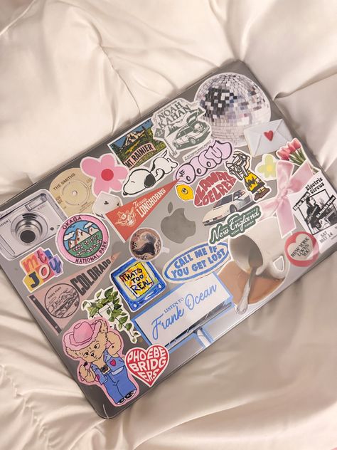 Laptop With Stickers Aesthetic, Macbook Cover Aesthetic, Macbook Stickers Aesthetic, Decorating Laptop, Laptop Stickers Ideas, Clear Laptop Case, Laptop Stickers Collage, Laptop Cover Stickers, Macbook Case Stickers
