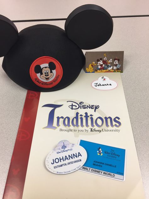 Traditions! My first day as a Walt Disney World Cast Member on my Disney International College Program Disney University, Easy Disney Crafts, Crafts To Sell Ideas, Disney World Cast Member, Tema Disney, Disney College Program, Disney Cast Member, Disney College, Disney Cast