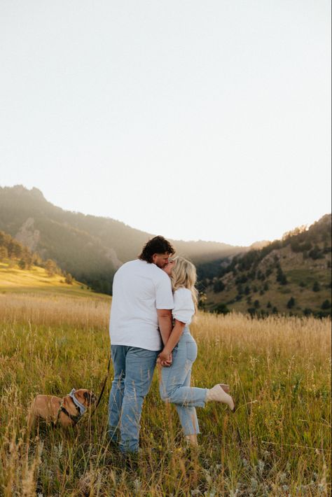 Looking for a pet-friendly engagement session location in Colorado? Chautauqua Park in Boulder, CO may be the perfect spot for your engagement photos! The park has a trail leading into a meadow with a beautiful view of the flat irons and dogs are allowed as long as they are leashed! If you’re looking for a wedding photographer, inquire on my website and let’s chat! Casual Engagement Pictures, Western Engagement Photos, Boulder Engagement Photos, Mountain Field, Woodland Wedding Venues, Colorado Photos, Western Engagement, Field Engagement Photos, Engagement Picture Outfits