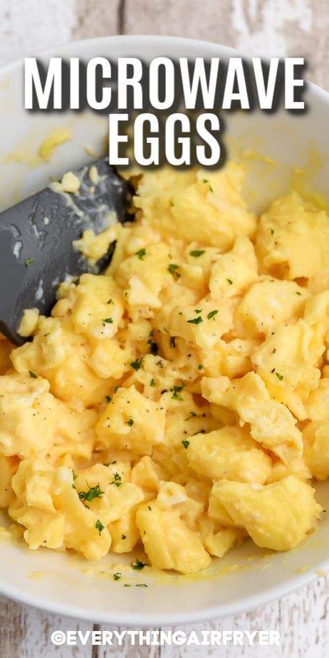 Microwave Scrambled Eggs in a bowl with writing Essen, Cook Egg In Microwave, Microwave Scrambled Eggs, Microwave Cooking Recipes, Breakfast For Busy Mornings, Easy Scrambled Eggs, Easy Microwave Recipes, Ways To Cook Eggs, Fluffy Scrambled Eggs