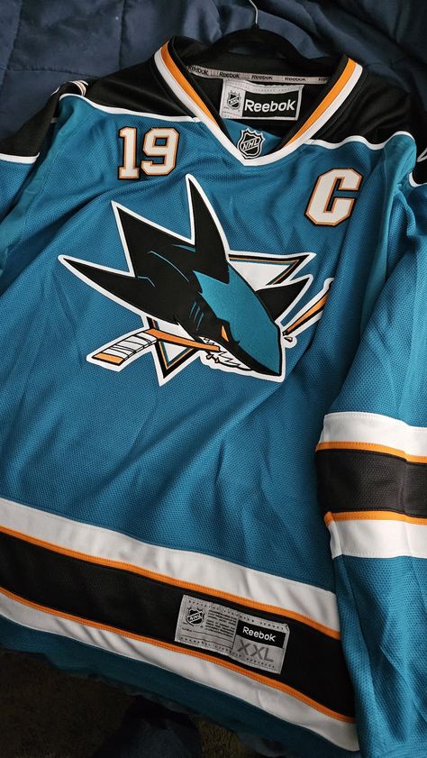 Happy about this jersey find on EBay Vintage Hockey Jersey, Long Sleeve Jersey Outfit, Vintage Jersey Outfit, Hockey Jersey Outfit Mens, Oversized Jersey Outfit, After Earth, Ropa Hip Hop, Classy Outfits Men, Oversized Jersey